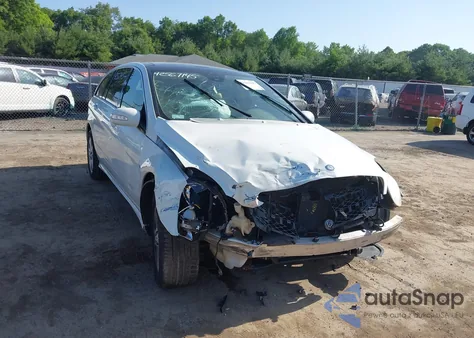 2008 Mercedes-Benz R 350 4Matic z USA, uszkodzony, nr VIN 4JGCB65E38A075422